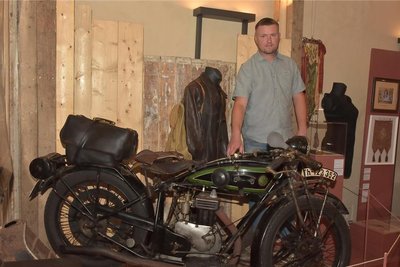 Das größte Exponat in der Ausstellung: Kevin Ranacher hat ein D-Rad R04 von 1924 für die Ausstellung zur Verfügung gestellt.