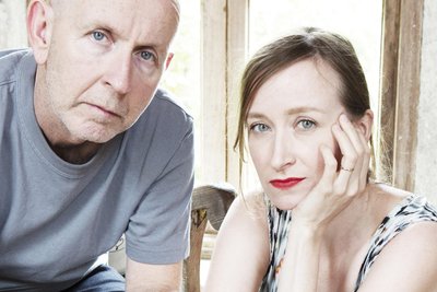 Das irische Musik-Duo Kieran Goss (links) und Annie Kinsella spielt in Lichtentanne.