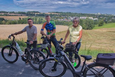 Sören Voigt, Knut Kirsten und Kerstin Petzold (von links) rollten nach der Freigabe an den Start.
