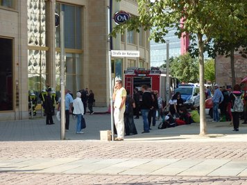 Mittagspause unterbrochen: Besucher und Mitarbeiter mussten die Galerie Roter Turm verlassen