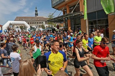 Bei der 11. Auflage des Stadtlaufes waren die Straßen in der Zwickauer Innenstadt bereits sehr gut gefüllt. Mit knapp 700 Teilnehmern wird er auch dieses Jahr die Massen begeistern. 