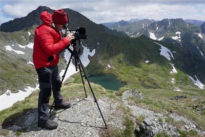 Frank Meutzner im rumänischen Fagaras-Gebirge, bei Dreharbeiten für das Bergsportmagazin Biwak. 