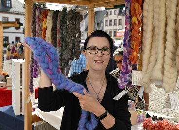 "Die Garnspinnerin" Doreen Böhme aus Naunhof bei Leisnig war zum ersten Mal auf dem Regionalmarkt dabei. Der nächste Regionalmarkt ist Anfang September unter dem Titel "Old School" geplant. 