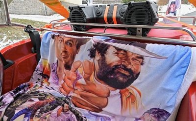 Ein Geschenk von Männels Frau Mandy: Sitzbezüge mit den Konterfeis von Terence Hill und Bud Spencer.