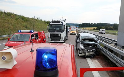 Warum der Wagen von der Spur abkam, ist noch unklar.