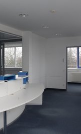 Das alte Verwaltungsgebäude, in dem jetzt noch ein Großteil der Verwaltung sitzt, wird abgerissen. Auf dem Areal soll die neue Rettungswache errichtet werden. 