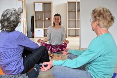 Im „Kurzzeitladen aktiv“ in Neukirchen konnten Teilnehmer in Claudia Rümmlers Kursen Entspannungsübungen erlernen.