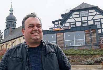 Gastronom Miodrag Djurdjevic gibt nach zwei Jahren in Rodewisch auf. Das Restaurant "Momo's Konoba" am Postplatz hat am Wochenende letztmalig geöffnet. Balkanküche serviert Momo künftig in der Barthmühle. 