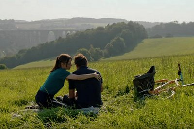 Lieben oder hassen? Mai (Julia Hartmann) kommt von Bo (Kai Schumann) einfach nicht los.