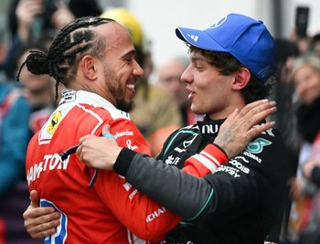 Ein ganz besonderes Verhältnis: Antonelli erbte das Cockpit von Hamilton nach dessen Weggang von Mercedes. 