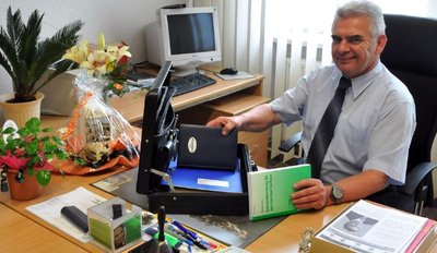 Peter Heinrich packte am Mittwoch schon einmal symbolisch seine Tasche.