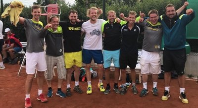 Die Herren 30 des Chemnitzer TC/Freiberg: Christian Schneider, Ronald Kraatz, Lars Hack, Christian Kleinpeter, Jiri Prokop, Milan Fiala, Alexander Kreller und Jan Marek. 