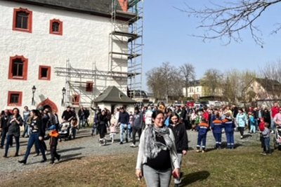 Punkt 10 Uhr erfolgte der Startschuss am Schloss.