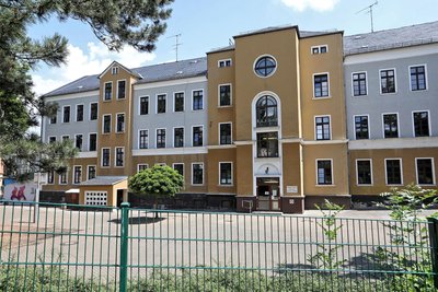Auf dem Schulhof der Lehngrund-Oberschule in Glauchau kam es zu körperlichen Auseinandersetzungen zwischen Schülern.