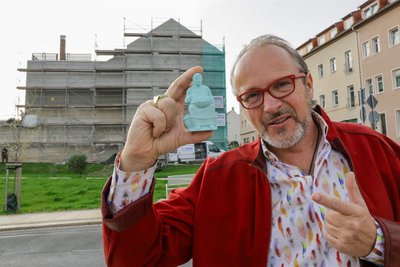 „Tasso“ bringt ein Motiv der Marktfrau an die Wand hinter dem Stadtgarten.