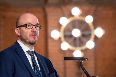 Die 677.000 Mitglieder der Evangelisch-lutherischen Landeskirche Sachsen haben ein neues Oberhaupt. Bei der Wahl zum Landesbischof am Samstag in Dresden setzte sich Tobias Bilz im dritten Wahlgang durch. 
