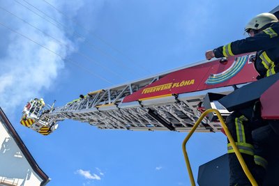 Mehrere Feuerwehren eilten zur Einsatzstelle beim Großbrand an der Eubaer Straße in Niederwiesa am 15. Juli.