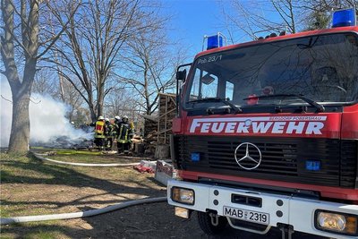 Mit Atemschutztechnik rückten die Kameraden dem Brand zu Leibe. Foto: Thomas Wittig