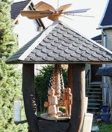 Auch diese Pyramide von Arnd Vilser ist auf dem Krippenweg zu sehen.