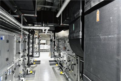 Die technischen Anlagen unter dem Dach sorgen unter anderem für die Klimatisierung der Räume. 