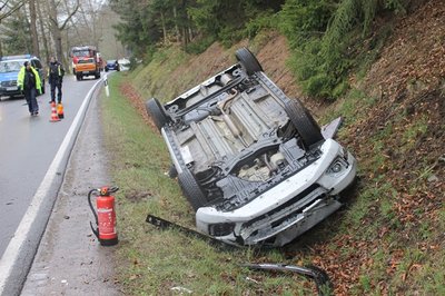 Die Polizei sicherte die Unfallstelle bis zum Abschluss der Rettungsmaßnahmen.