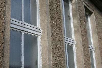 Die Fenster werden gerade zum Streitpunkt zwischen der Gemeinde Königshain-Wiederau und der Denkmalschutzbehörde.