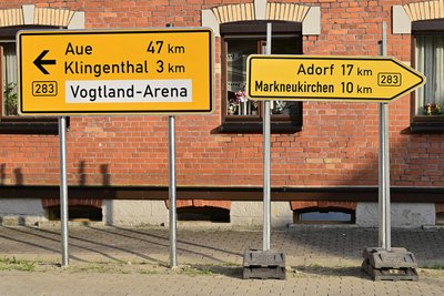 Das Schild mit Schreibfehler wurde durch ein Provisorium ersetzt.