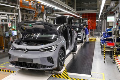 Die Produktion im Zwickauer Fahrzeugwerk von Volkswagen Sachsen dominiert die Wirtschaft der Region.