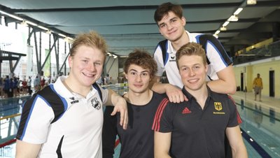  Ein Quartett des TC Nemo Plauen gehört zum deutschen Team bei der Europameisterschaft im Flossenschwimmen. Vorn von links Sidney Zeuner, Max Poschart und Malte Striegler sowie hinten Nachwuchstalent Robert Golenia. 