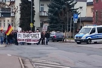 180 Teilnehmer demonstrieren in Flöha gegen Asylbewerberheim -