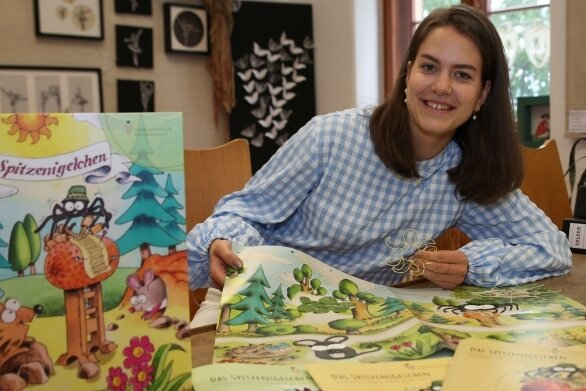 19-Jährige entwickelt neues Klöppellernbuch - Anne Schmiedt hat sich während des Freiwilligen Sozialen Jahres dem Buch "Das Spitzenigelchen" verschrieben. 