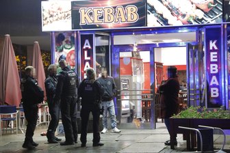 19-Jähriger bei Schlägerei in Imbiss schwer verletzt -