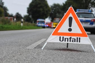 19-Jähriger bei Unfall in Flöha schwer verletzt: Offenbar war Alkohol im Spiel - Ein 19-Jähriger ist bei einem Unfall in Flöha schwer verletzt wurden.