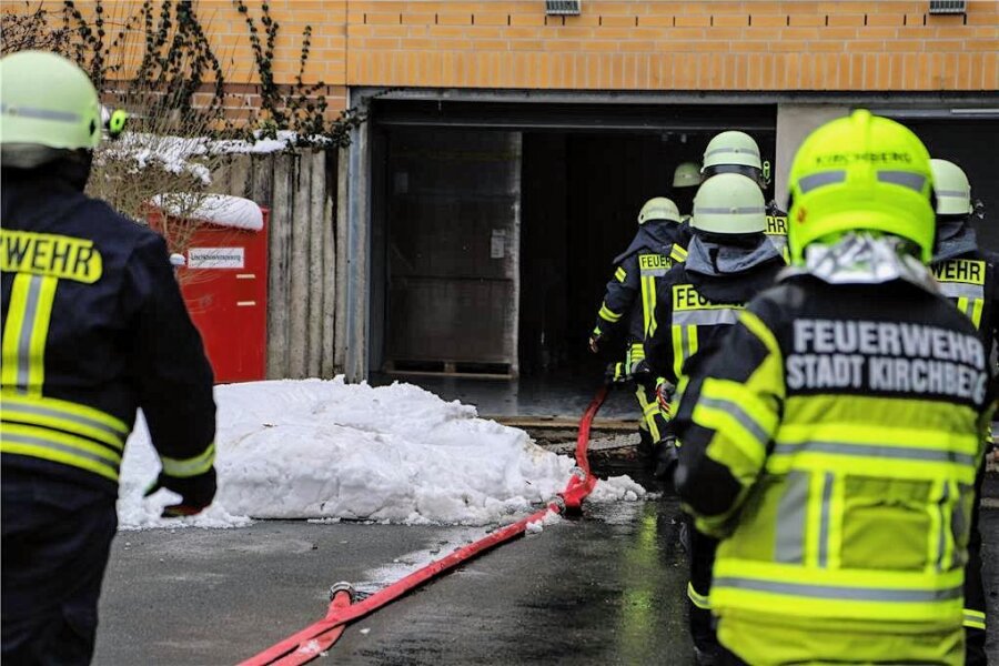 19-Jähriger gesteht Brandstiftung im Kirchberger Krankenhaus - 80 Einsatzkräfte der Feuerwehr brachten den Brand im Kirchberger Heinrich-Braun-Klinikum unter Kontrolle. 