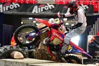 19-Jähriger schaut Profis auf die Finger - Noch zahlt Eric Seifert mitunter Lehrgeld. Doch dem Super-Enduro hält der Breitenbrunner auf jedem Fall die Treue.