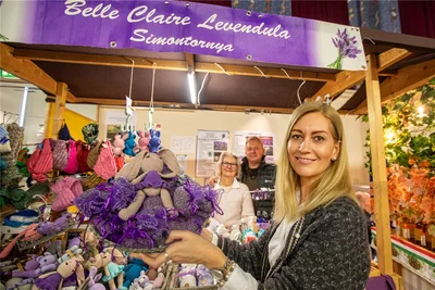 Für das beste Produkt wurde Klara Horvath aus Ungarn ausgezeichnet. Ihr Stand Belle Claire Levendulz gab das Gefühl von weiten, duftenden Lavendelfeldern. An ihrem Stand zeigte sie sich mit ihren Eltern Istvan und Klara Horvath (hinten).