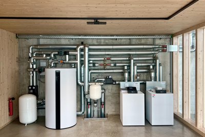 Die neue Halle wird mit dieser Erdwärmepumpe beheizt.