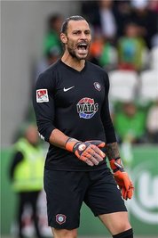 Daniel Haas hütet gegen Hamburg das FCE-Tor.