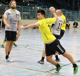 Lukas Schmidt vom HC Annaberg-Buchholz war mit zwei Treffern gegen den SV Beierfeld am ersten Saisonerfolg beteiligt. Nun möchte er mit seiner Sieben in Rodewisch nachlegen. 