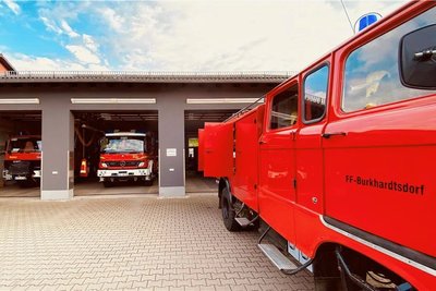 In Burkhardtsdorf und Meinersdorf tauscht die Gemeinde die alten Heizungsanlagen aus in den Feuerwehrgerätehäusern aus. 