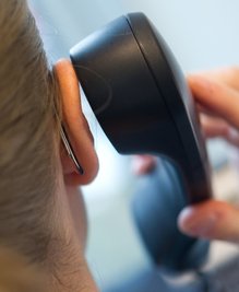Der Landkreis will das Kinder- und Elterntelefon des Zwickauer Kinderschutzbundes mit maximal 11.000 Euro anstatt der beantragten 54.000 Euro unterstützen. 