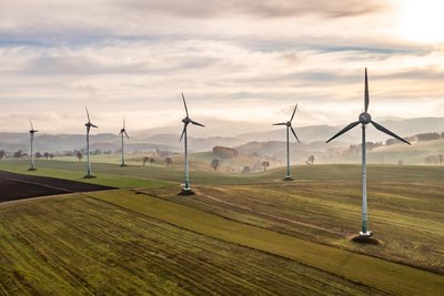 Die sechs Windräder westlich der Gemeinde Heidersdorf sollen weichen.