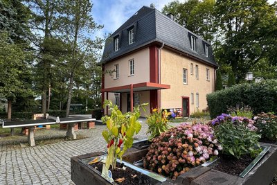 Das Gebäude der Alten Brauerei ist inzwischen 100 Jahre alt. Früher wurde es als ein Teil des Arbeitsamtes und später für die Musterung zum Wehrdienst genutzt.