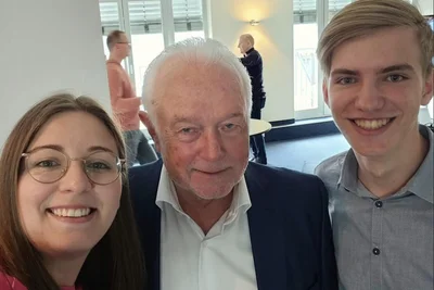 Den FDP-Politiker Wolfgang Kubicki (Mitte) hat Kai Neubert vor der Landtagswahl 2024 in Leipzig getroffen. Links im Bild FDP-Mitglied Luisa Strobel aus Reichenbach.