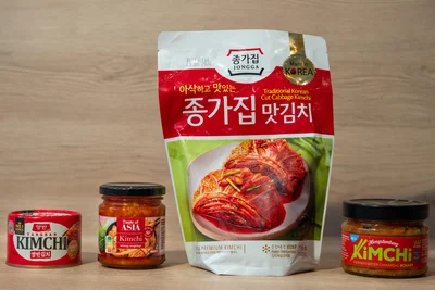 Der Test: Yangban Kimchi, Taste of Asia Kimchi, Jongga Kimchi und Hengstenberg Kimchi.