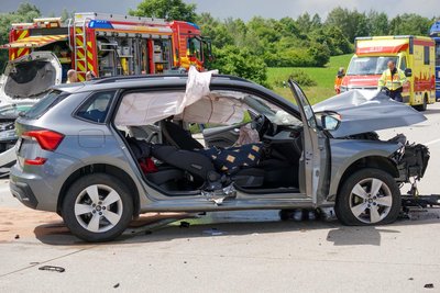 Drei Menschen sind teils schwer verletzt worden.
