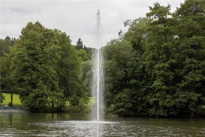 Die Plauener Stadtpark Fontäne wird nun zeitweise wieder angeschalten.