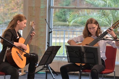 Für Finnja Glaser (links) und Hanna Voigt war das Konzert eine Vorbereitung auf "Jugend musiziert" im nächsten Jahr.