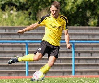 Gegen Neusalza-Spremberg stand Justin Börner nur 30 Minuten auf dem Platz - dann meldete sich die alte Verletzung. Am Sonntag gegen Rabenstein ist der Neuzugang aus Langenau aber wieder dabei. 