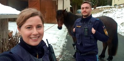 Eine Streife der Polizeiwache Selb hatte am Wochenende einen erfolgreichen Einsatz als Cowboys in Polizeiuniform. 